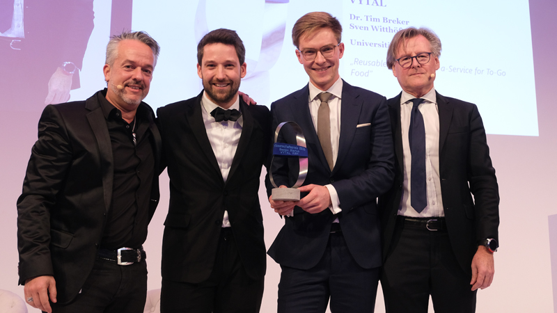 v.l.n.r.: Torsten Toeller (Fressnapf), Dr. Tim Breker & Sven Witthöft (Vytal), Volkmar Schwenk (Ferrero) Bestes Startup 2020